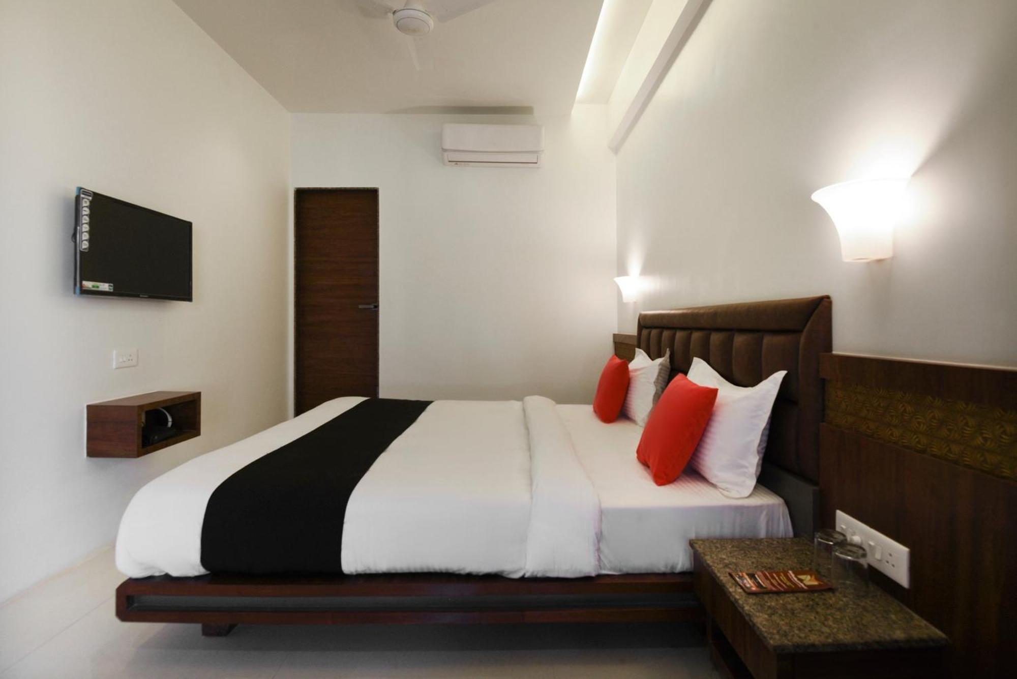 Oyo Flagship Hotel Shreeyash Executive Mangvadi Exterior foto
