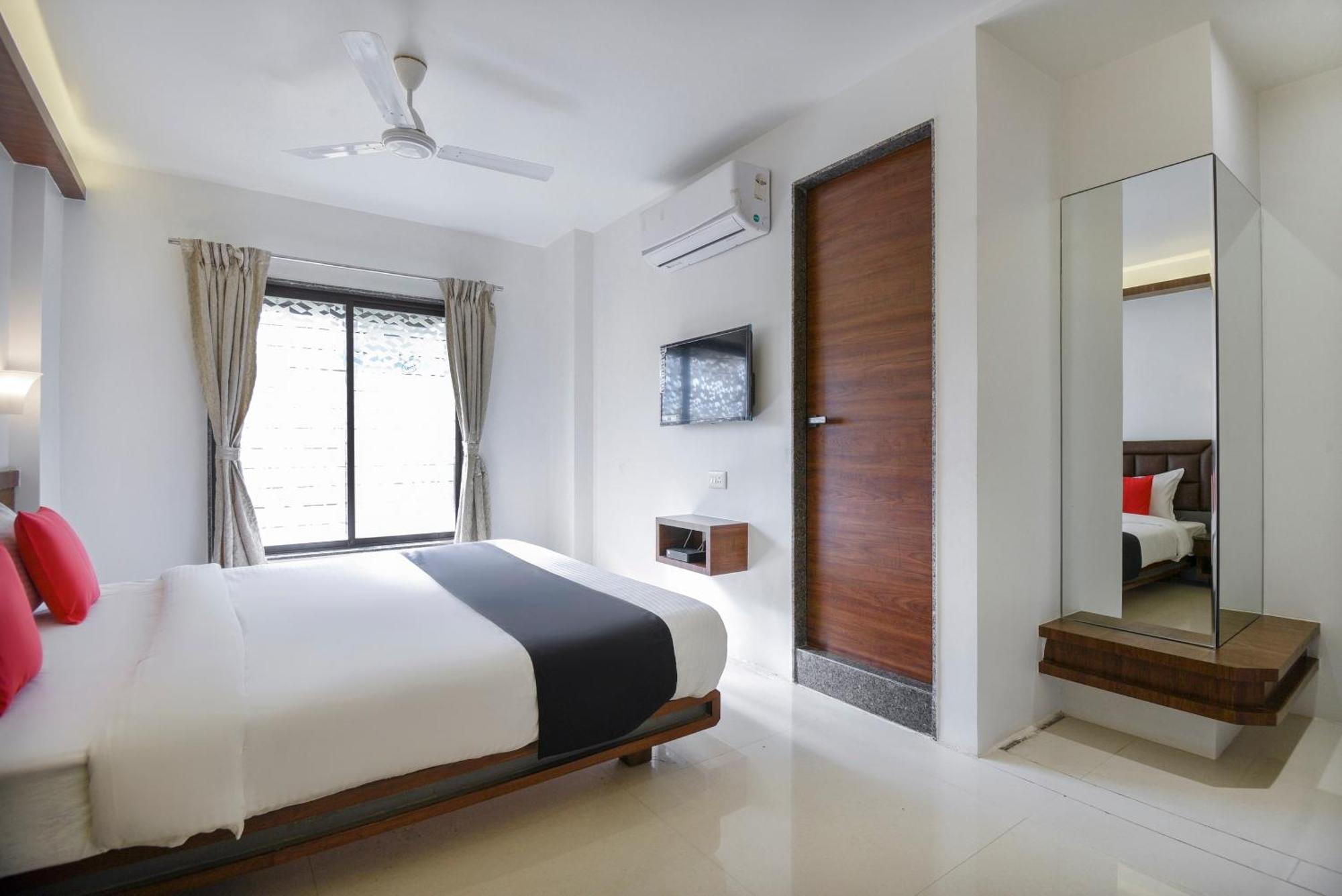 Oyo Flagship Hotel Shreeyash Executive Mangvadi Exterior foto